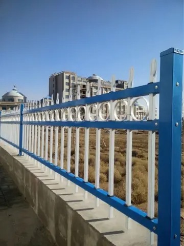 阿克蘇高速公路方管橫梁護(hù)欄