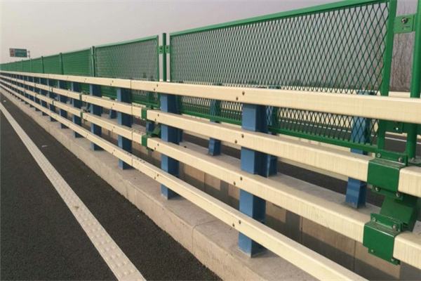 云南高速公路波形護(hù)欄板哪里有賣(mài)