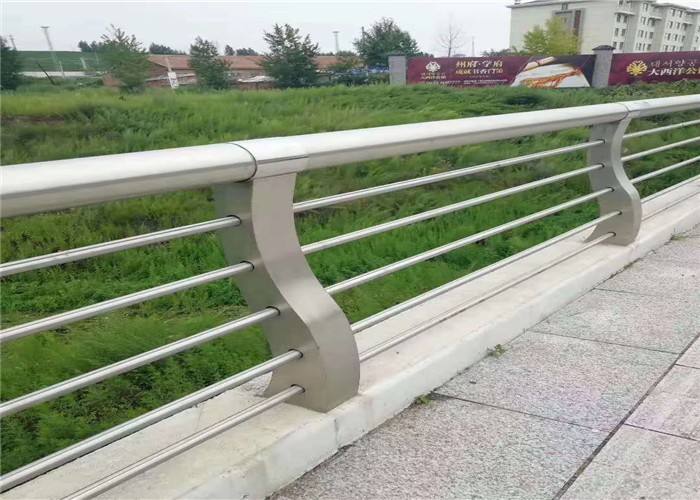 云南高速護(hù)欄板施工